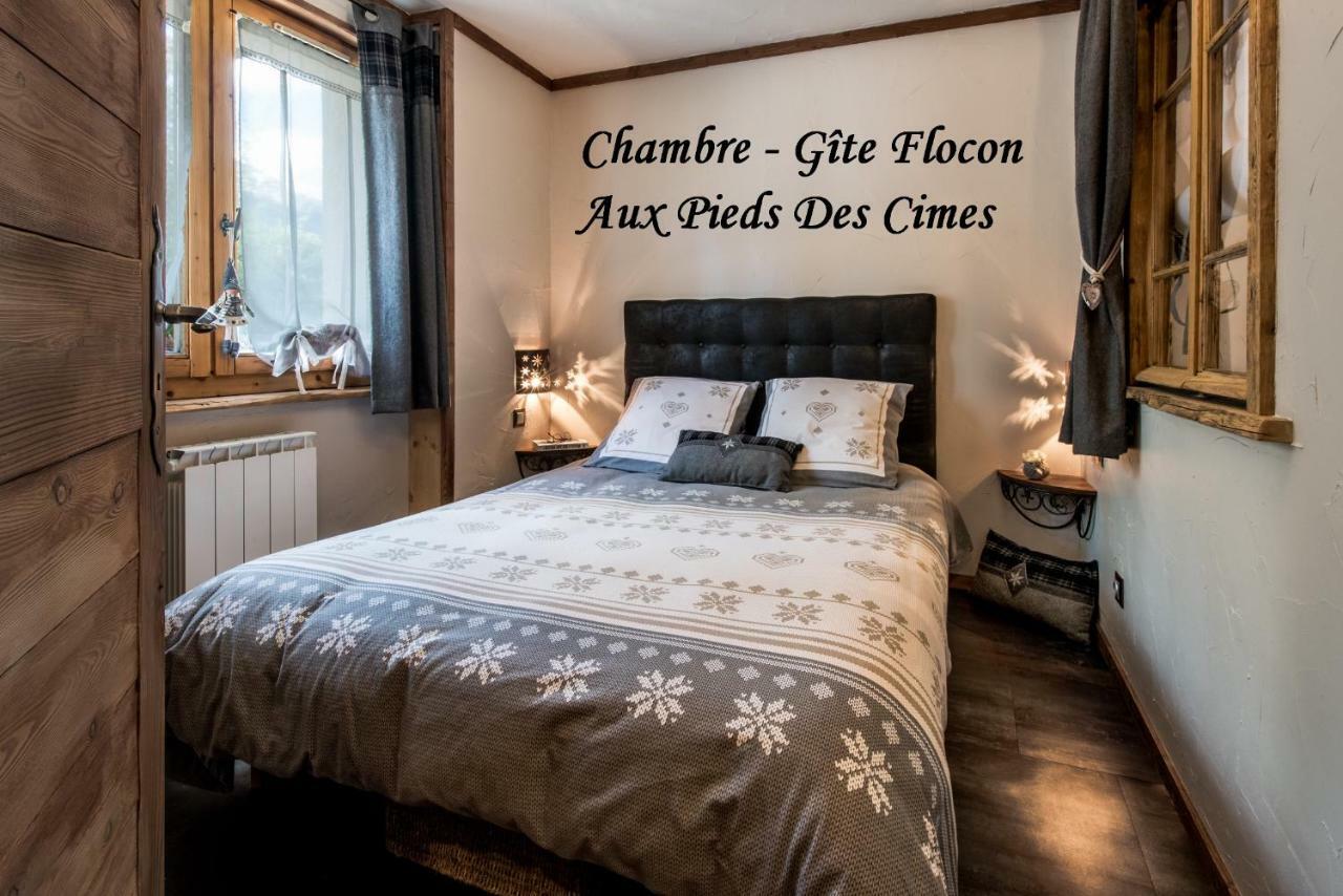 Aux Pieds Des Cimes